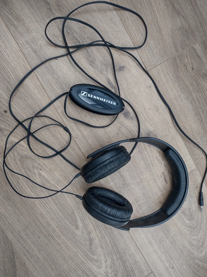 Sennheiser HD 202 Headband Headphones - Black, photo 2 of 4