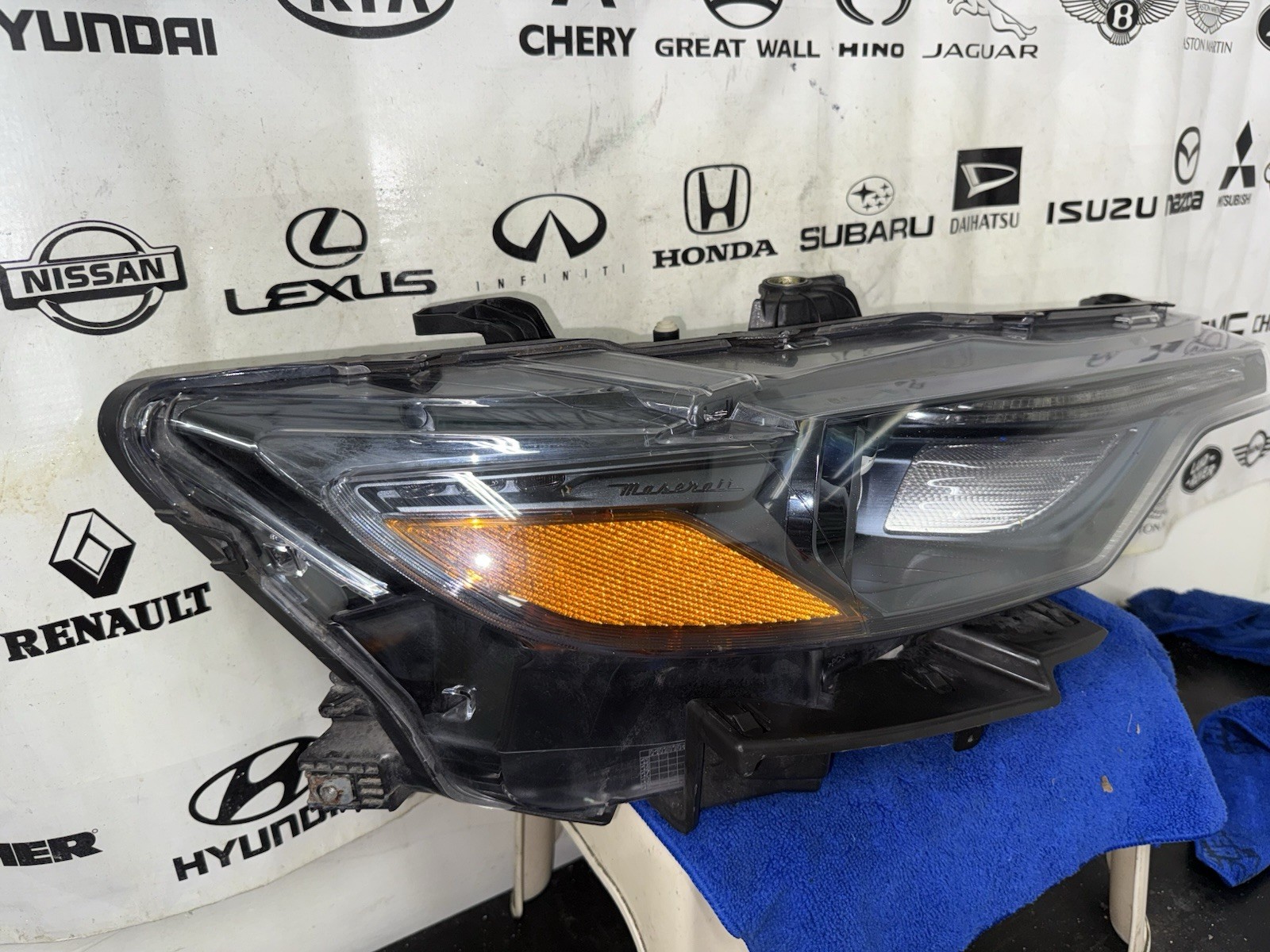 OEM US 2017-2020 Maserati Levante Xenon Right HID Headlight 670034640