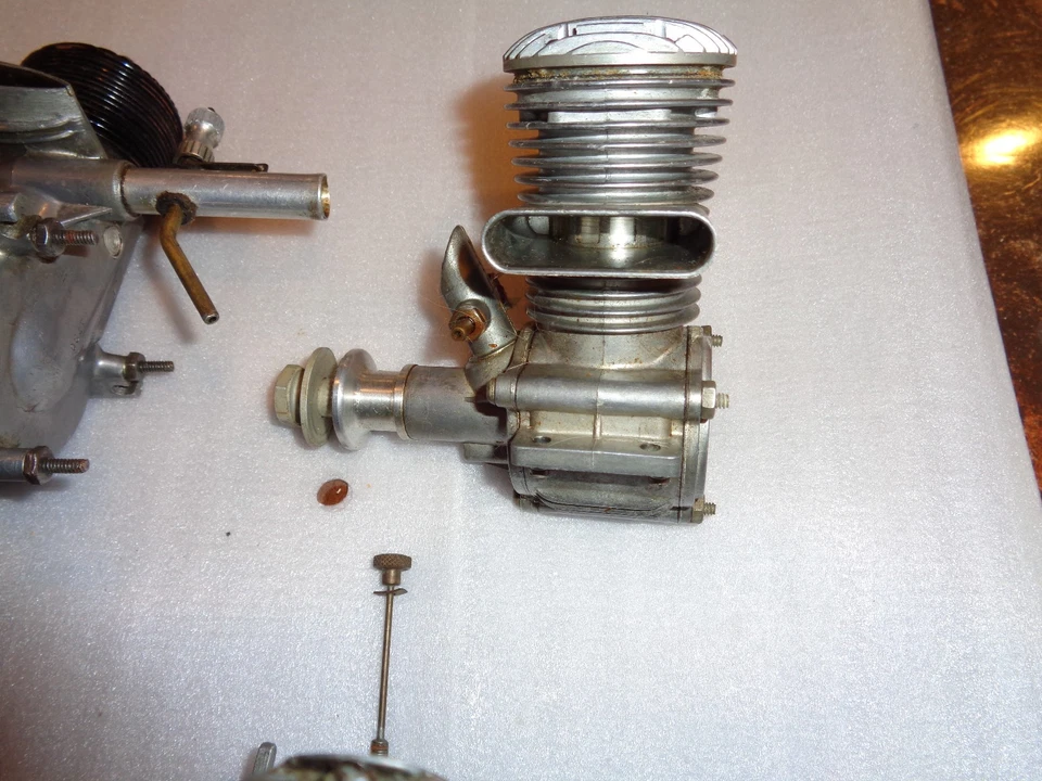 Champion And Two Unidentified RC Motors. - Image 4 of 4