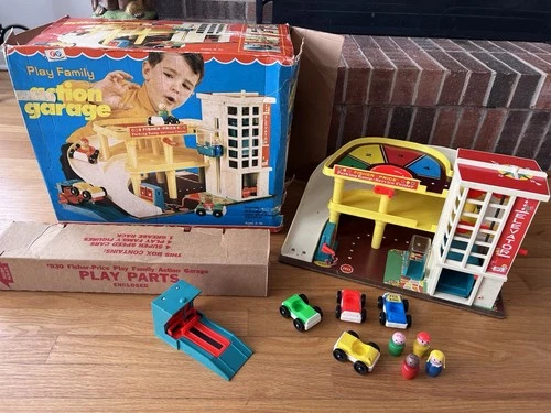 Vintage Fisher-Price Little People 1970s Play Family ACTION GARAGE Box Cars