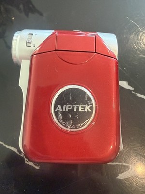 Aiptek ISDV 2.4'' DZO-V50 Red Digital Camcorder 8MP MP3 Player VGA Video Y2K
