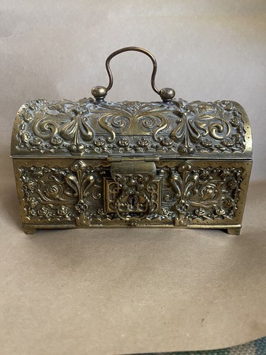 Antique 1900s German Brass Jewelry Casket. Antique German Brass Jewel Chest. - Picture 4 of 14