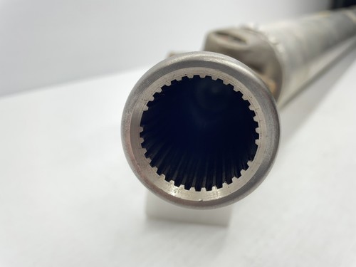 ♻️ 2015-2020 5.3L CHEVROLET TAHOE & GMC YUKON 4X4 REAR DRIVE SHAFT - Picture 3 of 6