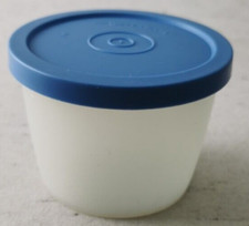Kleiner runder Behälter ähnlich UNO mit Deckel blau von TUPPERWARE