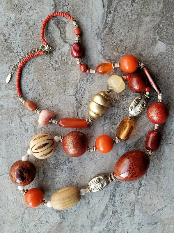 DESIGNER FALL BEADED NECKLACE LUCITE WOOD CHUNKY GLASS AMBER ORANGE BROWN BEADS 