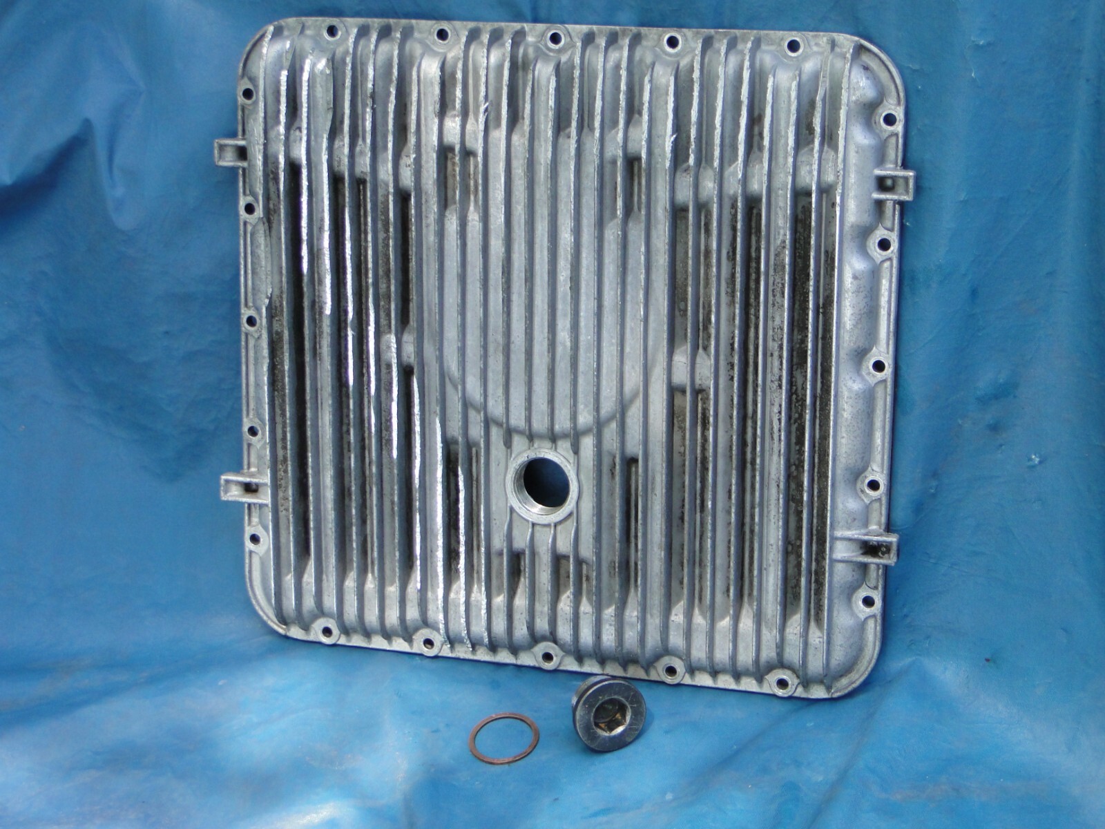 Maserati Biturbo 2.5 V6 Oil Sump Pan w/ plug OEM 1984-1987 GENUINE 310425014