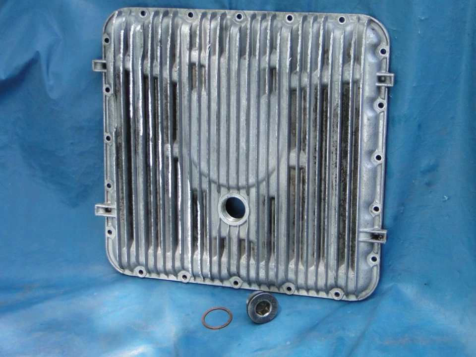 Maserati Biturbo 2.5 V6 cárter de aceite con enchufe OEM 1984-1987 GENUINO 310425014 Foto 2 de 4