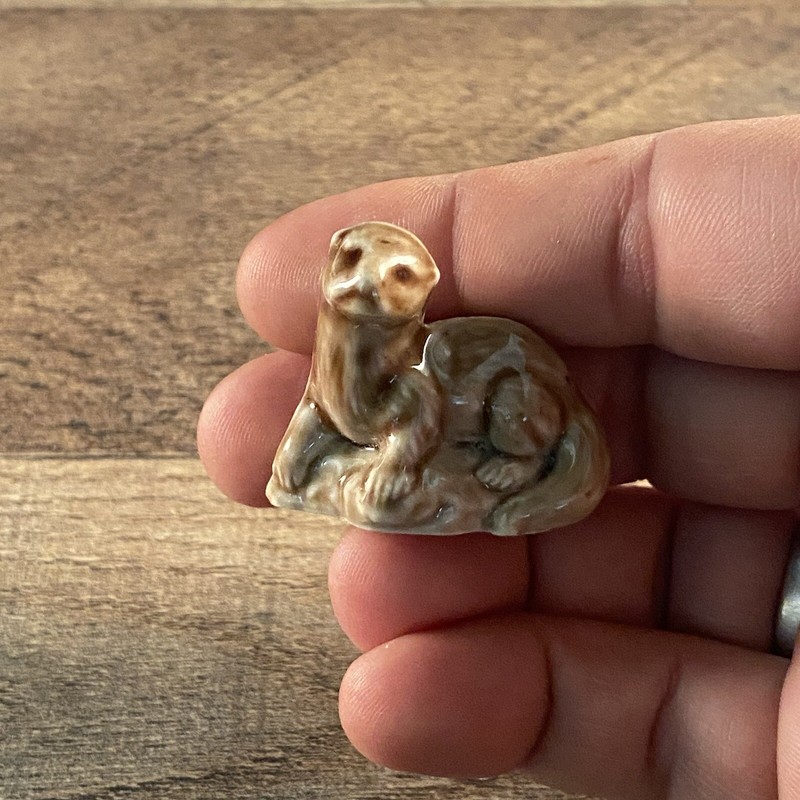 Wade England Figurine Otter Golden Brown 