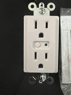 NEW Leviton 15 Amp Slim Guide Light Evolve Model LOM-15W