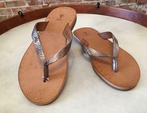 frye flip flop