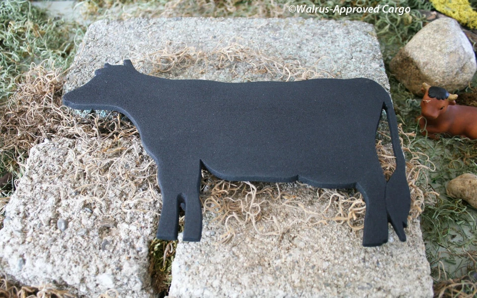 WILLIAMS-SONOMA CAST IRON COW WALL ART AND CRATE & BARREL COW TRIVET -NWT - Image 3 of 4