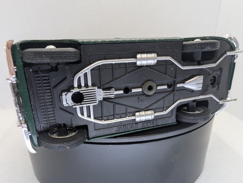 Autos IXO 1:43 Set / Volvo 200 Schwarz & Jaguar XK140 Grün / Die Cast Sammlung  - Bild 12 von 12