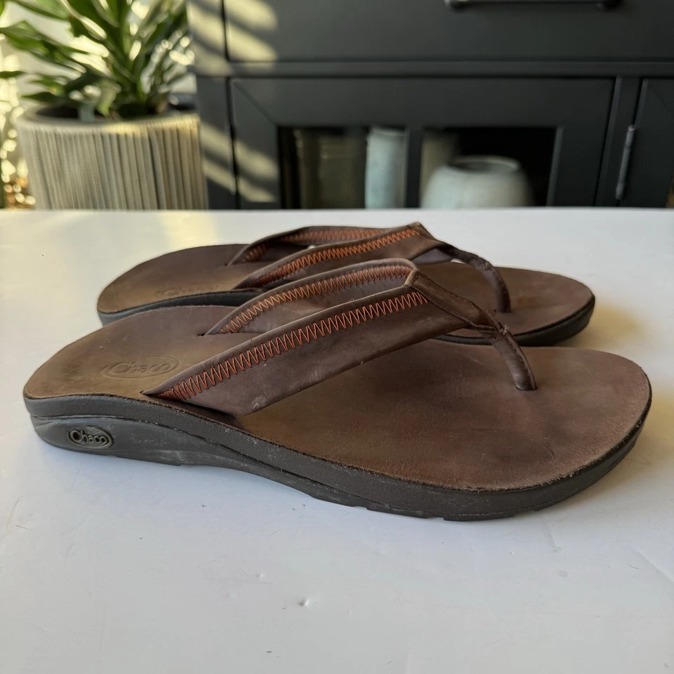 Sandálias Chaco de couro marrom flip flop masculinas de couro marrom tamanho 10 praia em excelente estado usado - Imagem 2 de 4