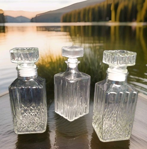 2 Square Heavy Crystal Glass 1 Glass Decanter 9"x3.5" Stoppers Great Condition - Picture 1 of 8