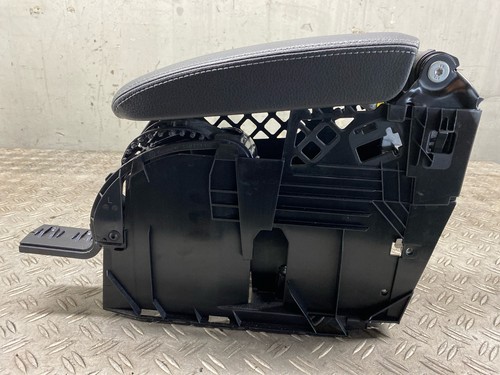 88613 Bracciolo in pelle VW Scirocco III (13) 1K5864251C - Foto 5 di 9