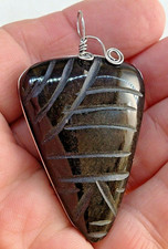 ciondolo pendente amuleto ossidiana nera triangolare avvoltacon filo anallergico