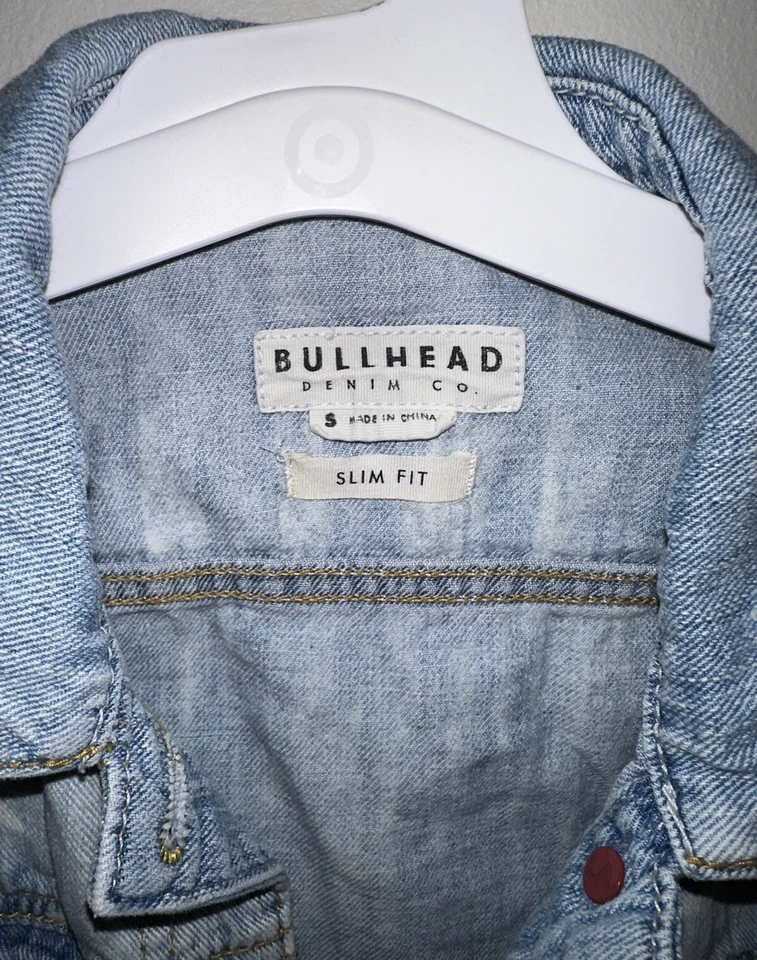 Bullhead Denim Co. Маленький Приталенный Разрушенный Джинсовый Жилет, Звезды и Полоски - Изображение 2 из 4