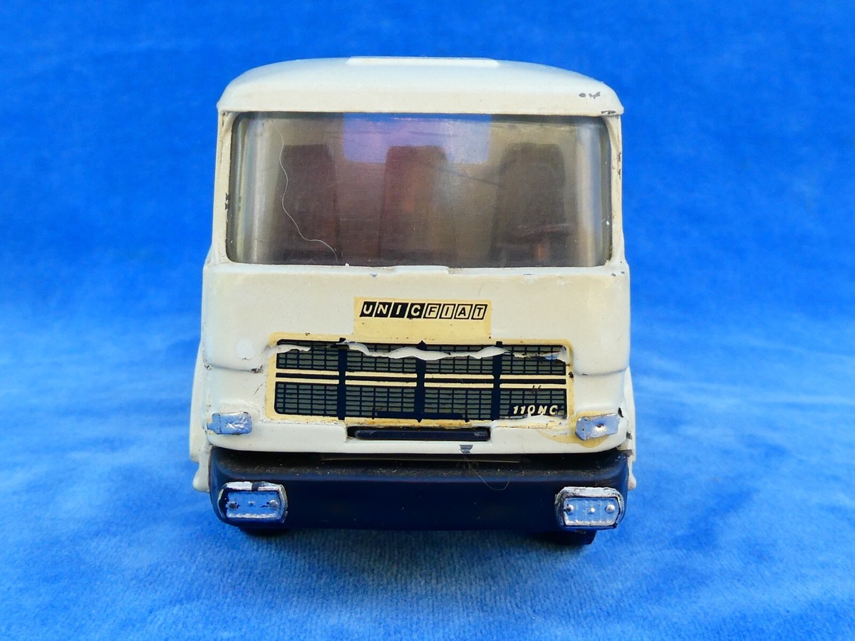 CAMION UNIC FIAT 170 nt old cars 1/50 OU 1/48 ( tracteur