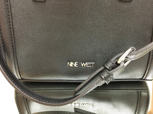 Cartera Bandolera Nine West Negra Extraíble Ajustable Tono Plateado Hebilla Correa - Imagen 2 de 11
