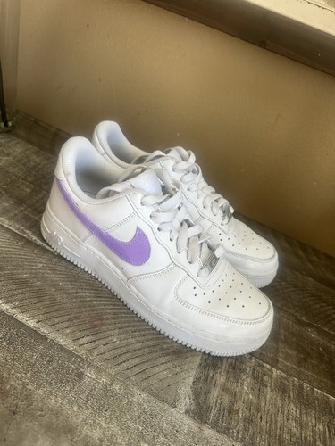 Baskets Nike Air Force 1 blanches avec lilas peint sur mesure femme 8,5 - Photo 3/5