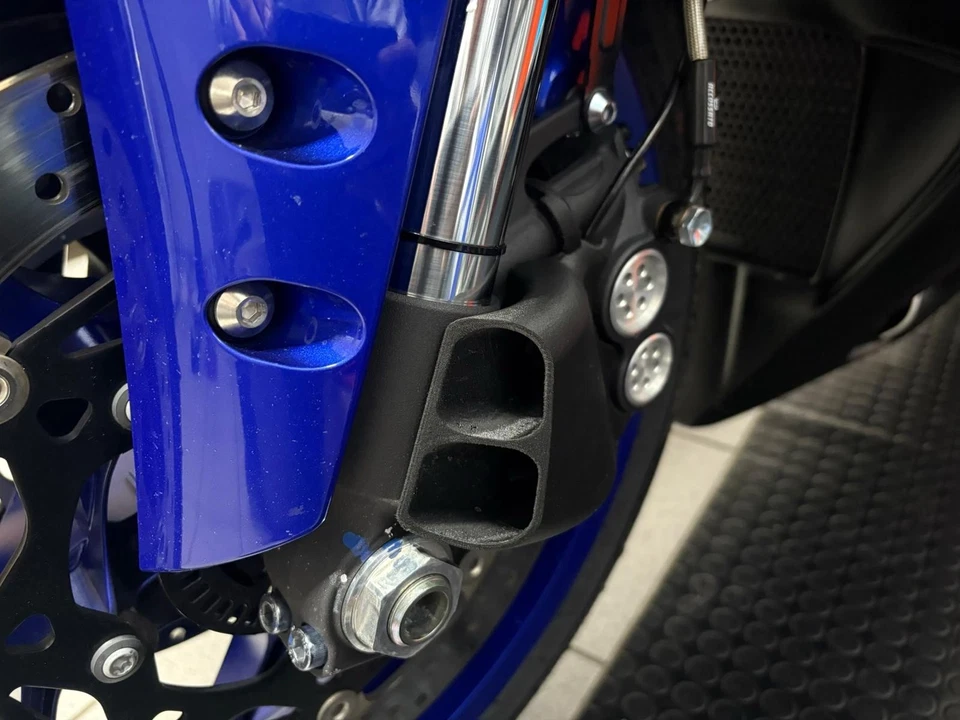 Par de conductos de freno Yamaha R1 2015-2024 - refrigeración de frenos - infusión de fibra de carbono - - Imagen 3 de 4