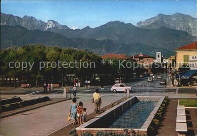 Forte dei Marmi Lungomare e Alpi Apuane Promenade Wasserspiele Alpen