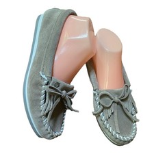 Minnetonka Size 7 Gray Taupe Suede Kilty Plus Moccasins Comfort preppy Driving