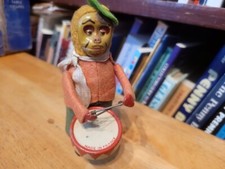 VINTAGE PREWAR FRENCH TIN  CLOTH WIND UP MONKEY PLAYING A DRUM  VAR. 1