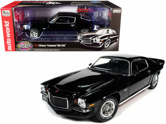 Auto World Chevrolet Camaro SS/RS 1971 1:18 Scale Diecast Car for