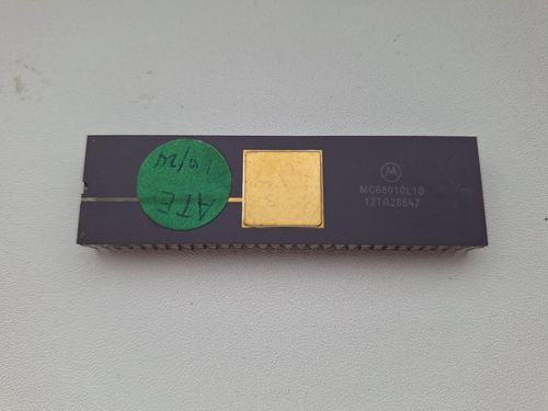 Motorola MC68010L10 12TA2 68010 64pin CDIP vintage CPU AMIGA GOLD - Afbeelding 1 van 2