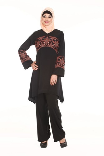 LA KASHA | Women's Tunic Kurti Set – Soft Poly Crepe with Embroidered U-Neck - Picture 2 of 4