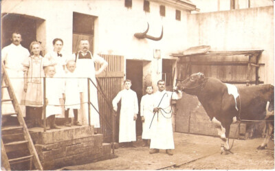 NAUNHOF Sachsen Schlachterei original private Fotokarte Familie wartet 7.2.1911