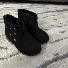 Cat and Jack Toddler Black Boots with Gold Stars on the Side Size 6 Side Zip