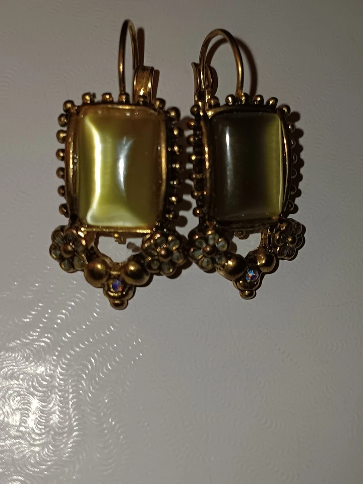 ¿Peridoto verde vintage? Pendientes Pierce Cuadrados Florales Piedras Preciosas Cabujón Tono Dorado Foto 2 de 4