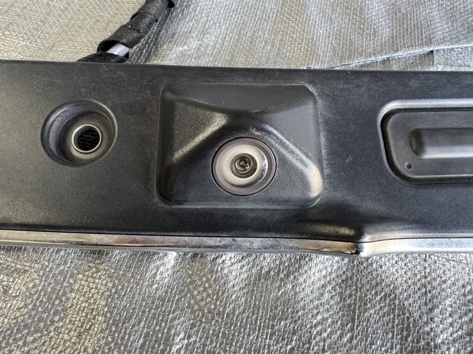 2014-2017 MASERATI QUATTROPORTE TRUNK LID TRIM MOLDING ASSEMBLY W/CAMERA OEM