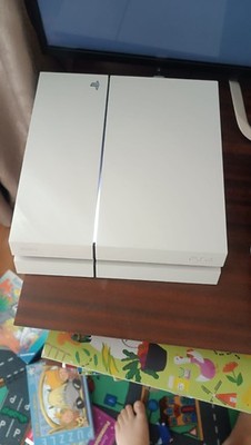 Sony Playstation 4 500GB Weiß (CUH-1116A) Ohne controller Sehr guter zustand