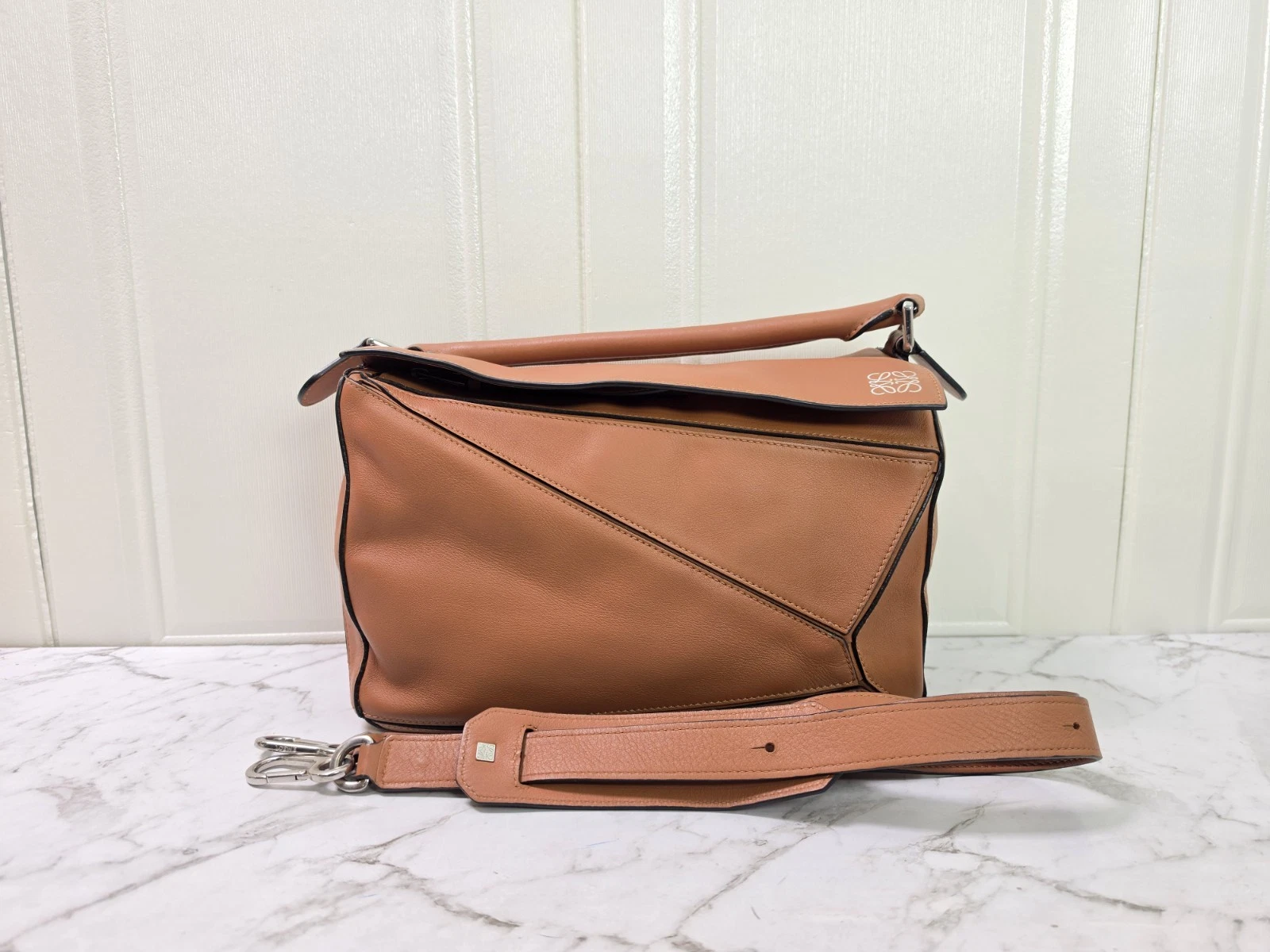 Loewe — Authenic Loewe Puzzle Medium 29cm Tan Leather Shoulder Crossbody Bag