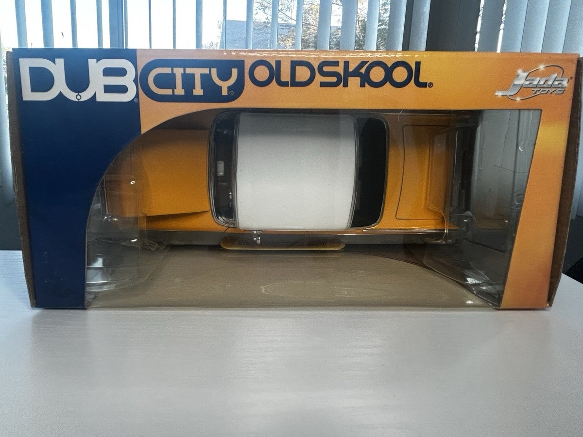 MFG 2005 Jada Toys Dub City Oldskool 1957 Chevy Bel Air 1:24 Gold