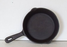 Vintage Round Cast Iron 7 1/2"  Skillet. -  Clean ready to use