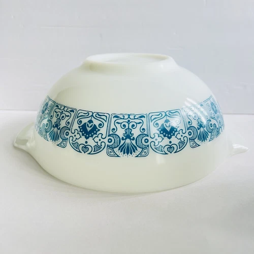 VTG Pyrex Blue Horizon Cinderella 2.5 qt Floral Mixing Bowl