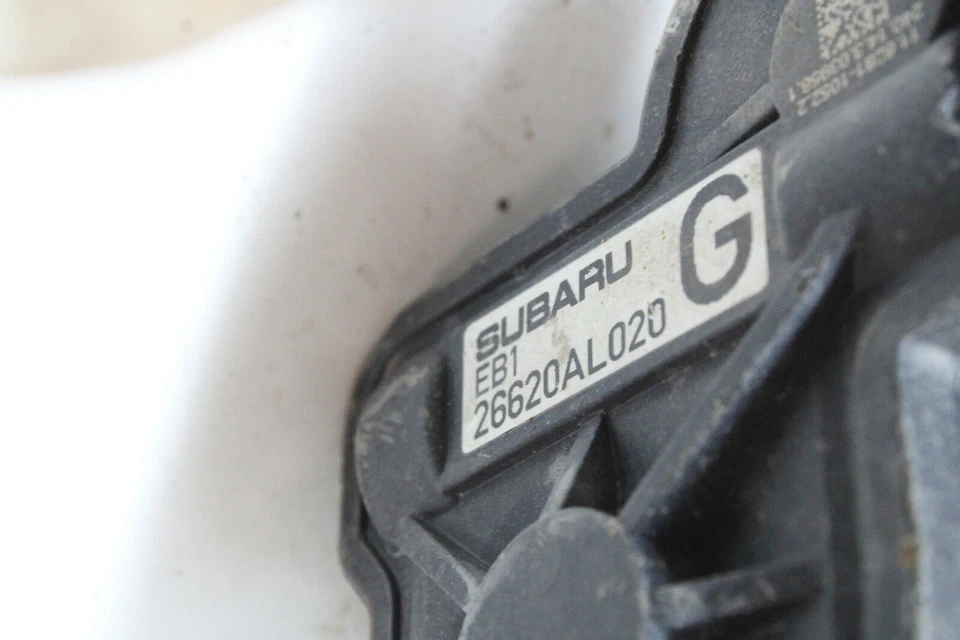 Pinza de freno trasera derecha Subaru Legacy WRX Outback SW 2015 OEM 15 16 17 Foto 3 de 4