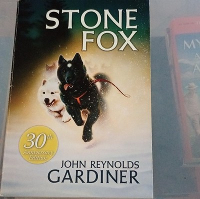 Stone Fox by John Reynolds Gardiner, Illus. Wayne McLoughlin (Harper, PB, 30th  