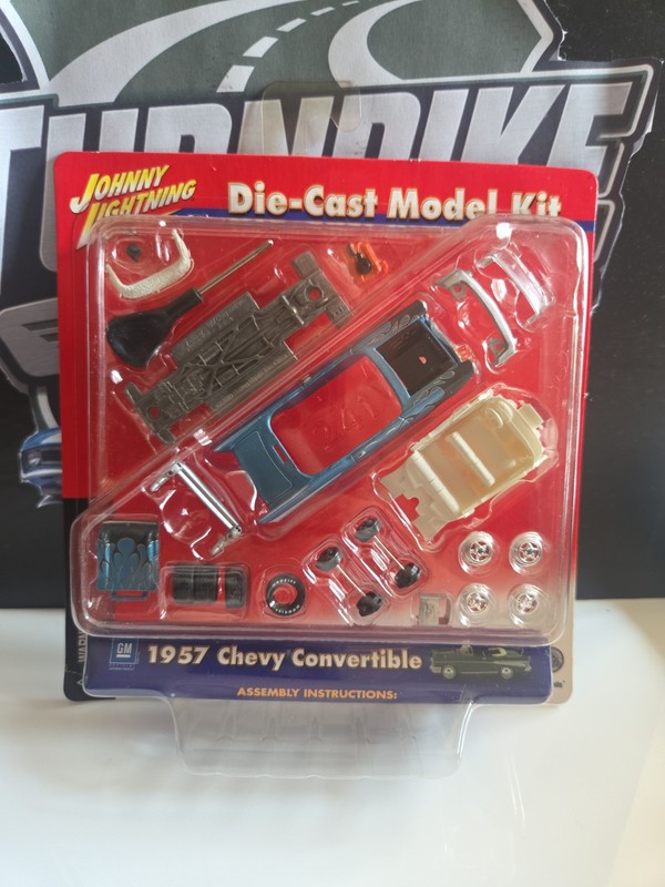 JOHNNY LIGHTNING 1/64 1957 CHEVY CONVERTIBLE DIE-CAST MODEL KIT. B15
