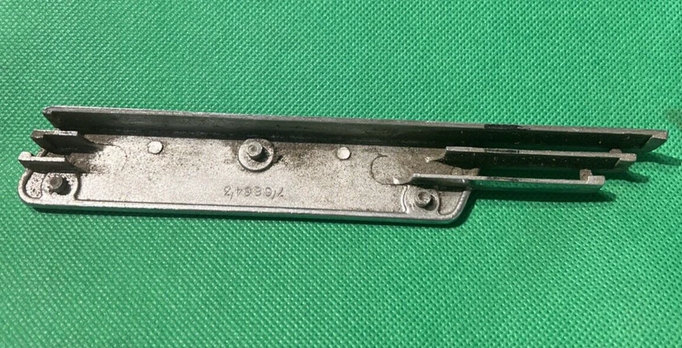 WOLSELEY 4/44 - INSIGNIA / EMBLEMA ALERÓN DELANTERO - 185 X 26 MM - Imagen 2 de 2