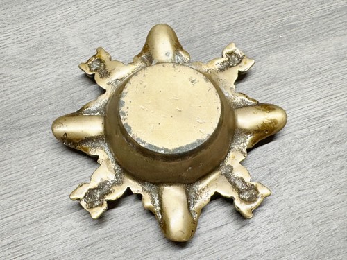 ANTIQUE BRASS CIGAR ASHTRAY PIXIE DEVIL FIGURAL DESIGN ORNATE CIGARETTE HOLDER - Picture 5 of 7