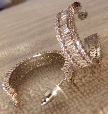 VTG NADRI STUNNING SILVER PL BAGUETTE AUSTRIAN CRYSTAL HOOP PIERCE EARRINGS MINT