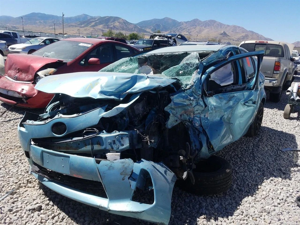 Used Power Steering Pump fits: 2012 Toyota Prius Prius C VIN B3 7th and 8th digi - Image 4 of 4