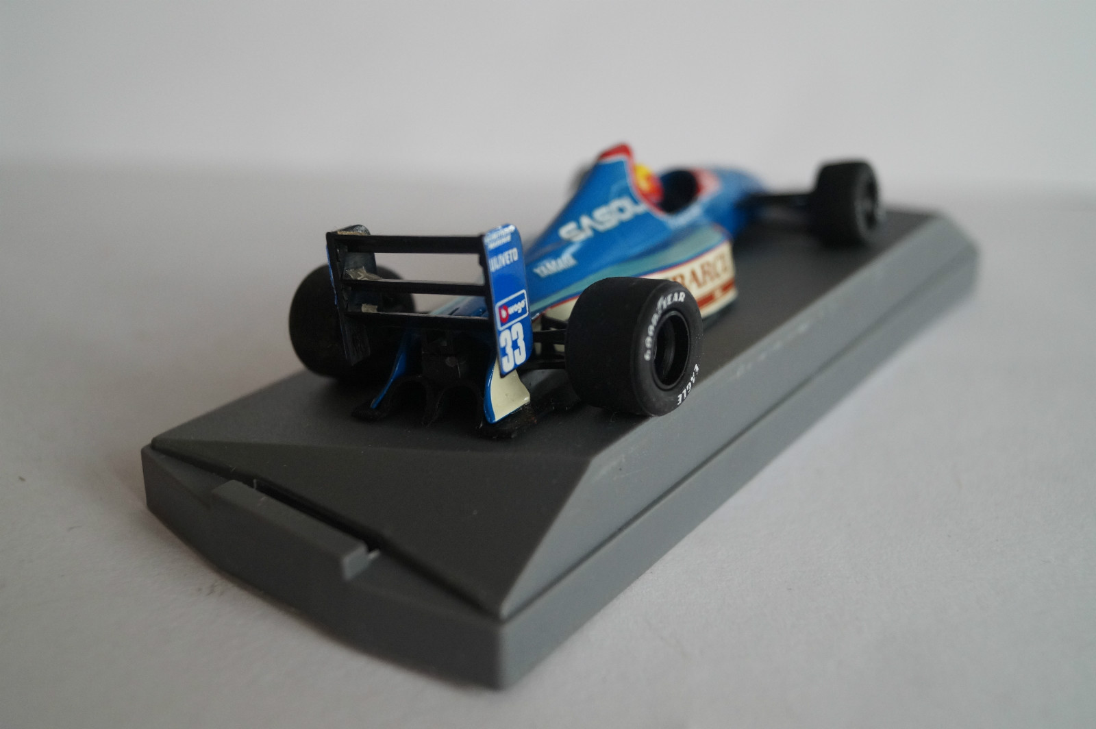 plain black nike tns