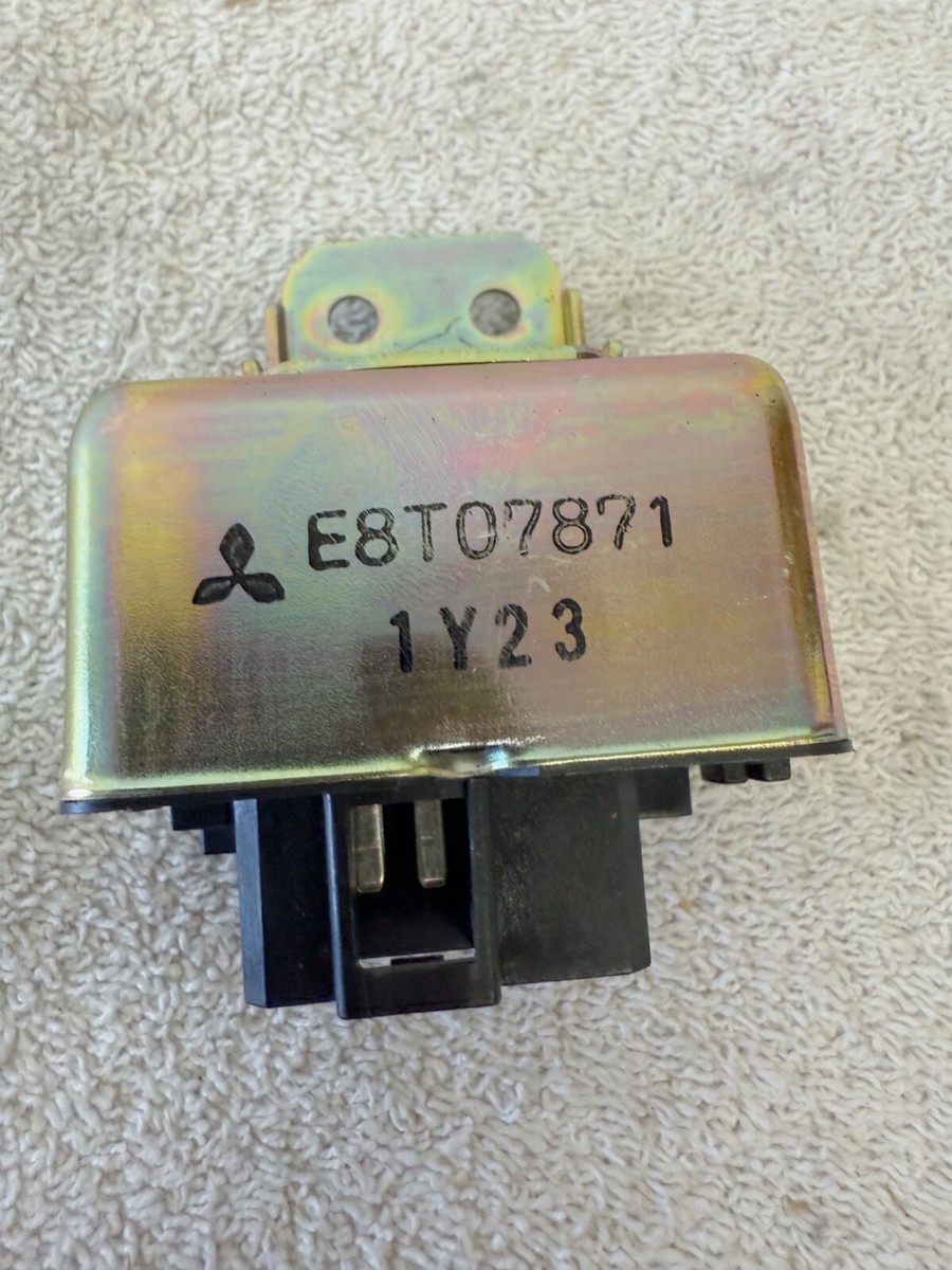 91-93 MITSUBISHI 3000GT FUEL PUMP RELAY MODULE E8T07871 OEM