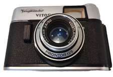 Vintage Voigtlander Vitoret 35mm film viewfinder camera NEEDS TO SIDE SCREWS